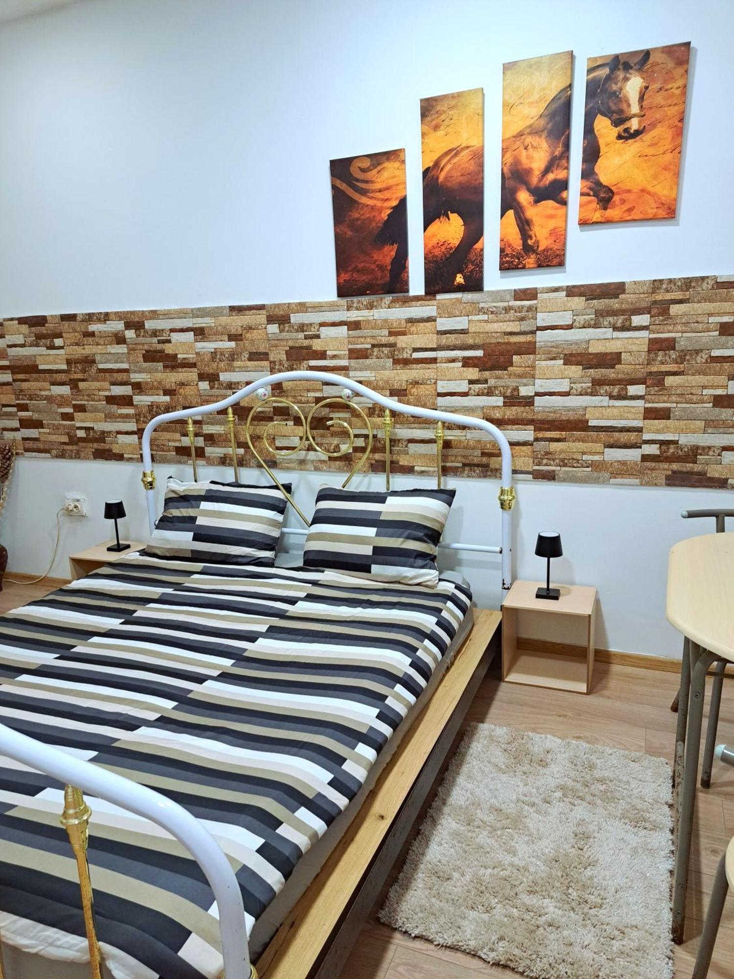 Regim Hotelier Pietonala Oradea Habitación foto